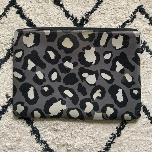 MARC JACOBS Laptop Case Cheetah Print - Picture 2 of 6